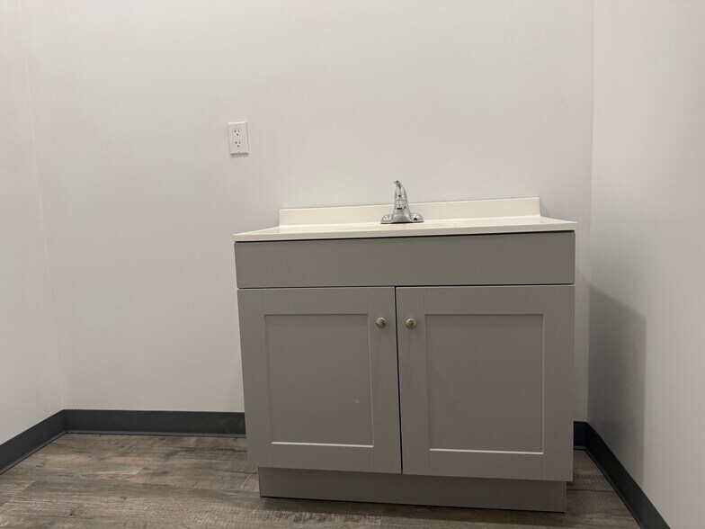 More Photos Of 2300 Freeport Rd, New Kensington Office Residential For Lease