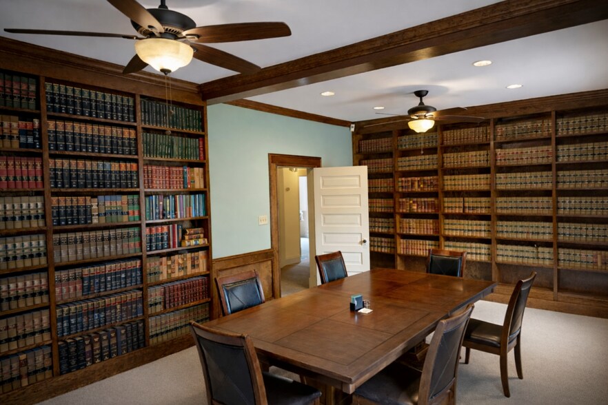 More Photos Of 329 NE Lawrence St, Marietta Medical For Sale