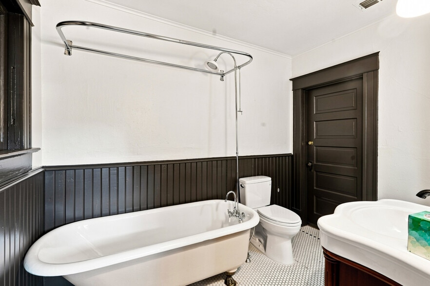 More Photos Of 1417 8th Ave, Fort Worth Hospitality For Sale