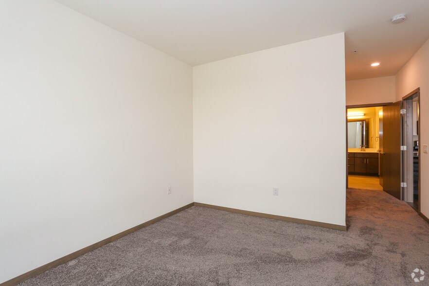 More Photos Of 7955-7973 S Main St, Oak Creek Apartments For Lease