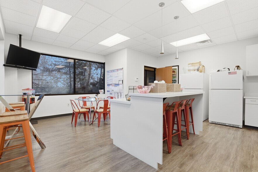 More Photos Of 3911 Castlevale Rd, Yakima Office For Lease