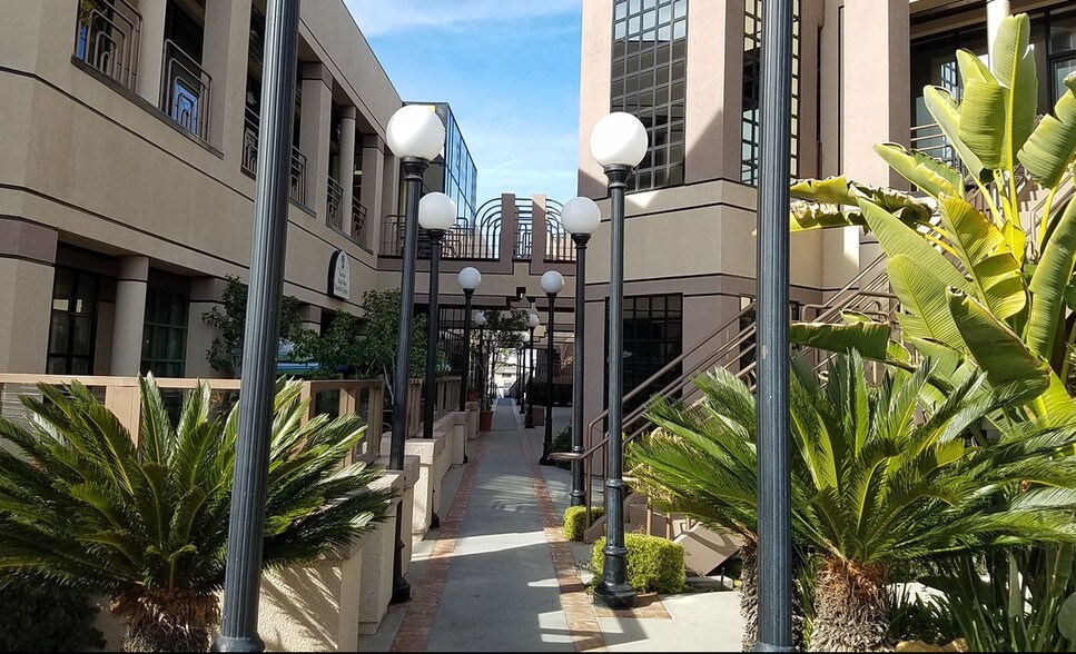 More Photos Of 17815 Ventura Blvd, Encino Medical For Lease