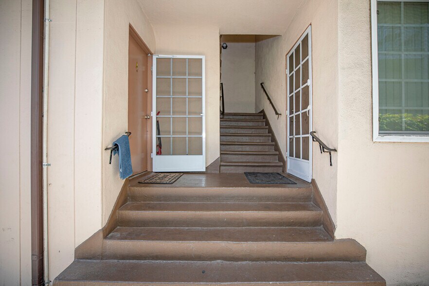 More Photos Of 1814 Grismer Ave, Burbank Apartments For Sale