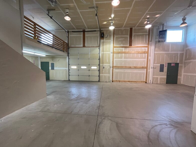More Photos Of 560 S Commercial Dr, Grand Junction Light Distribution For Lease