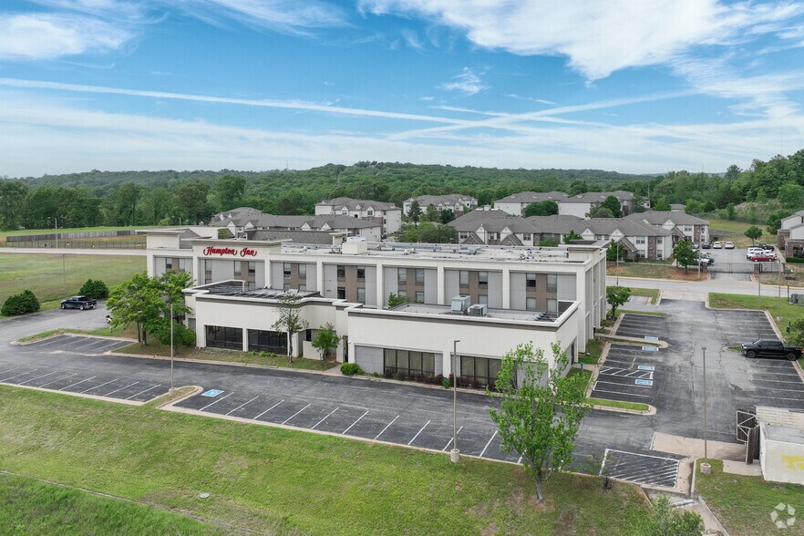 More Photos Of 7852 W Parkway Blvd, Tulsa Hotel For Sale