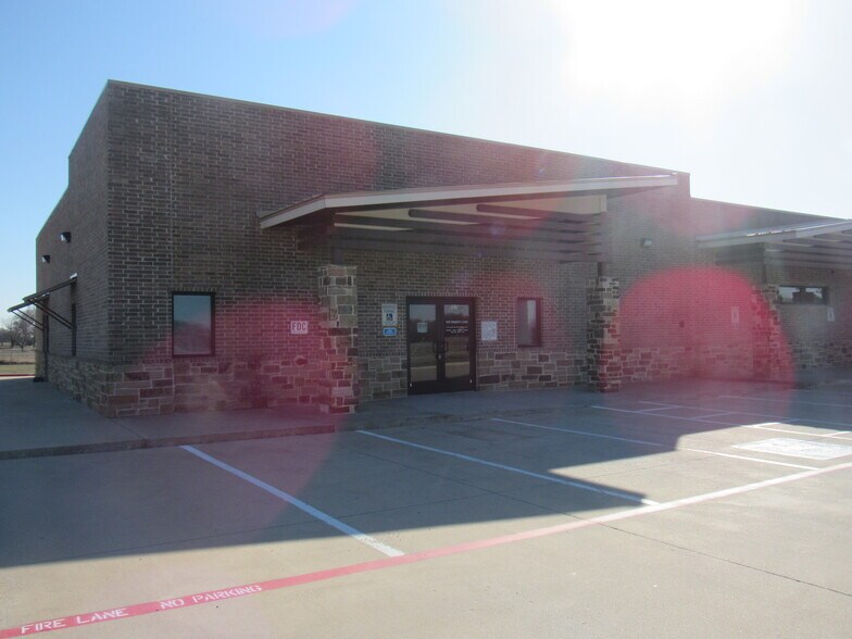 More Photos Of 595 W FM 120, Pottsboro Office For Lease