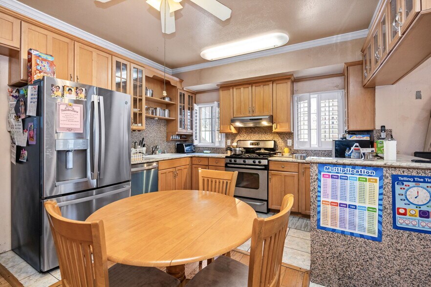 More Photos Of 451 E Vernon Ave, Los Angeles Hotel For Sale