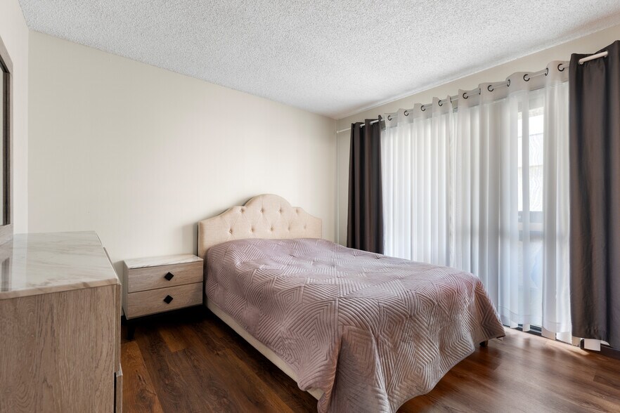 More Photos Of 420 W Windsor Rd, Glendale Apartments For Sale