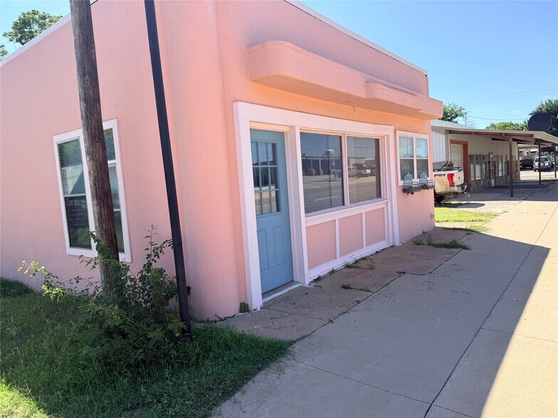 More Photos Of 1307 Conrad Hilton Blvd, Cisco Storefront For Sale