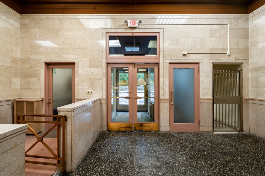 More Photos Of 25 N Broadway, Tarrytown Office For Lease
