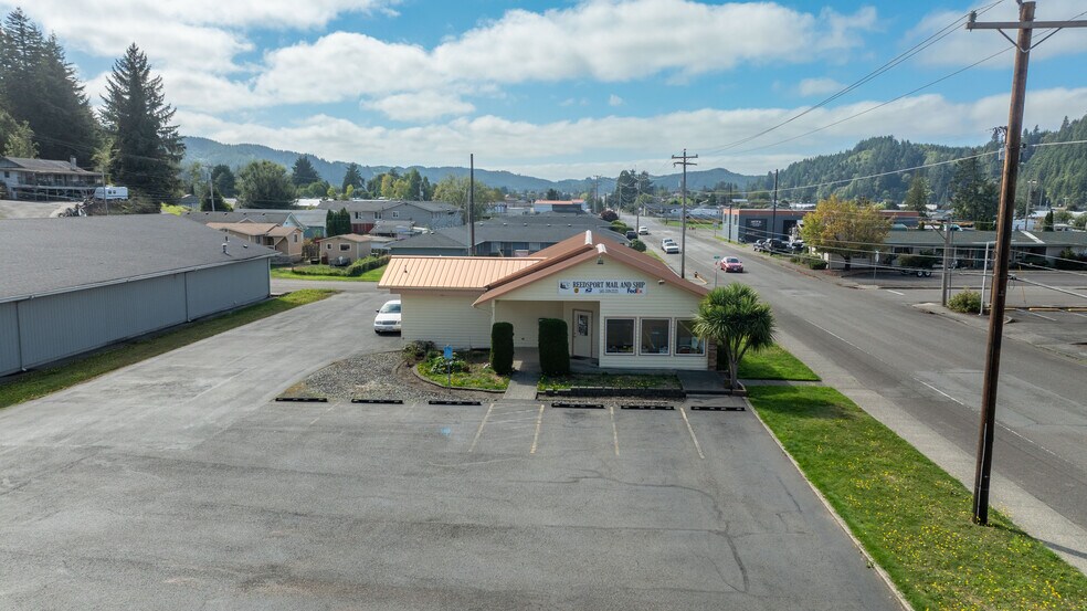 Primary Photo Of 624 Winchester Ave, Reedsport Office For Sale