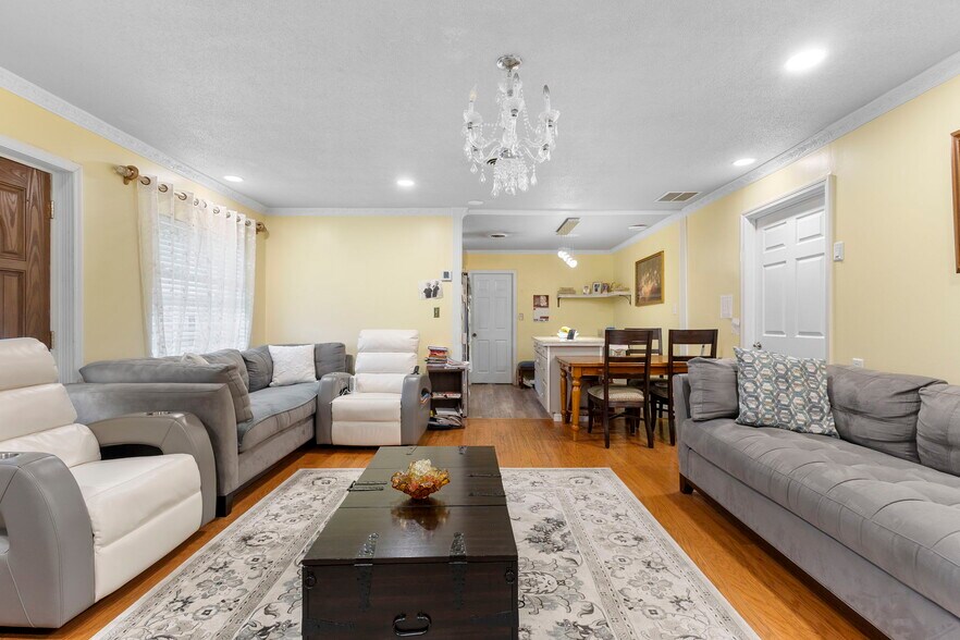 More Photos Of 4630 US Highway 17, De Leon Springs Restaurant For Sale