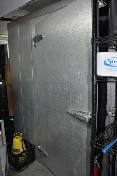 More Photos Of 5909 71st Ave, Ridgewood Restaurant For Lease