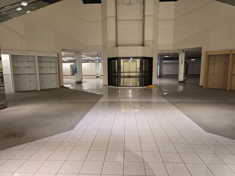 More Photos Of 3340 Mall Loop Dr, Joliet Department Store For Sale