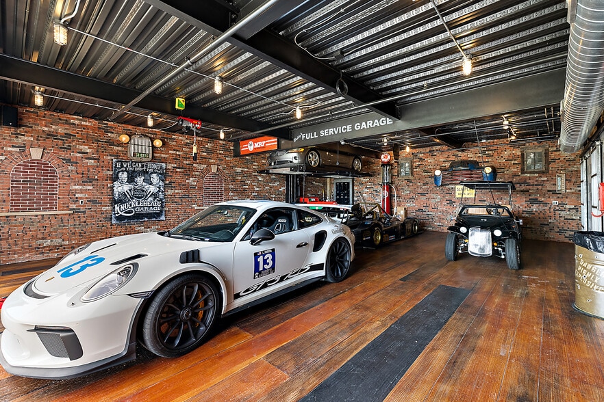 More Photos Of 148 Pit Ln, Pontiac Parking Garage For Sale