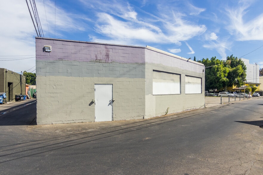 More Photos Of 11129 Hartsook St, North Hollywood Warehouse For Lease