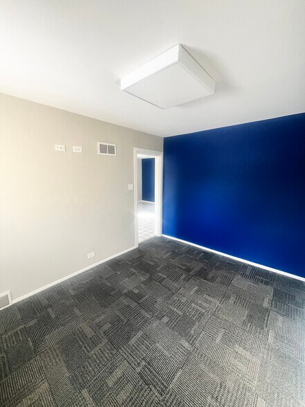 More Photos Of 427 E Golf Rd, Des Plaines Industrial For Sale