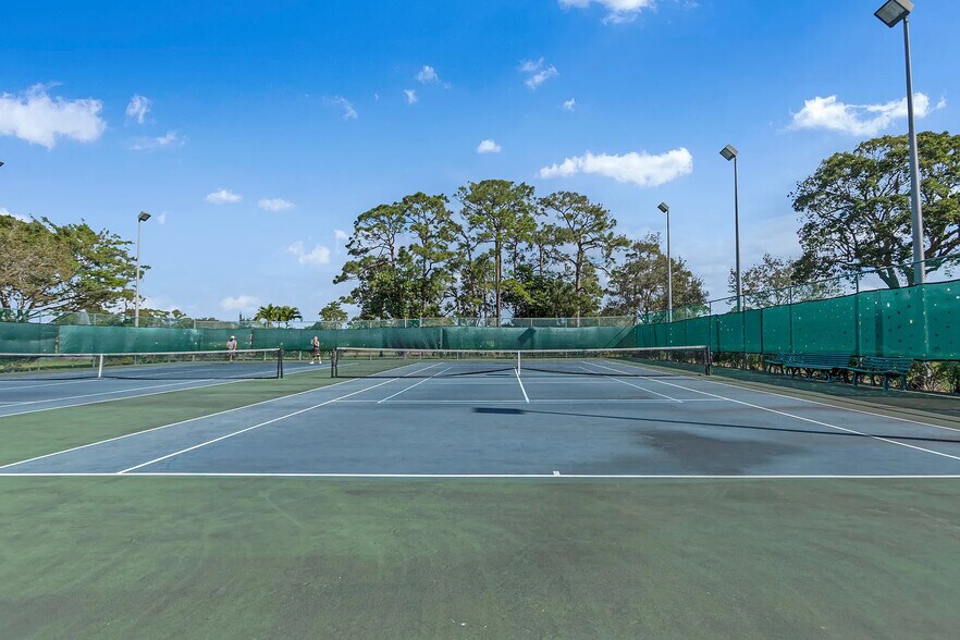 More Photos Of 7290 Covered Bridge Blvd, Lake Worth Specialty For Sale