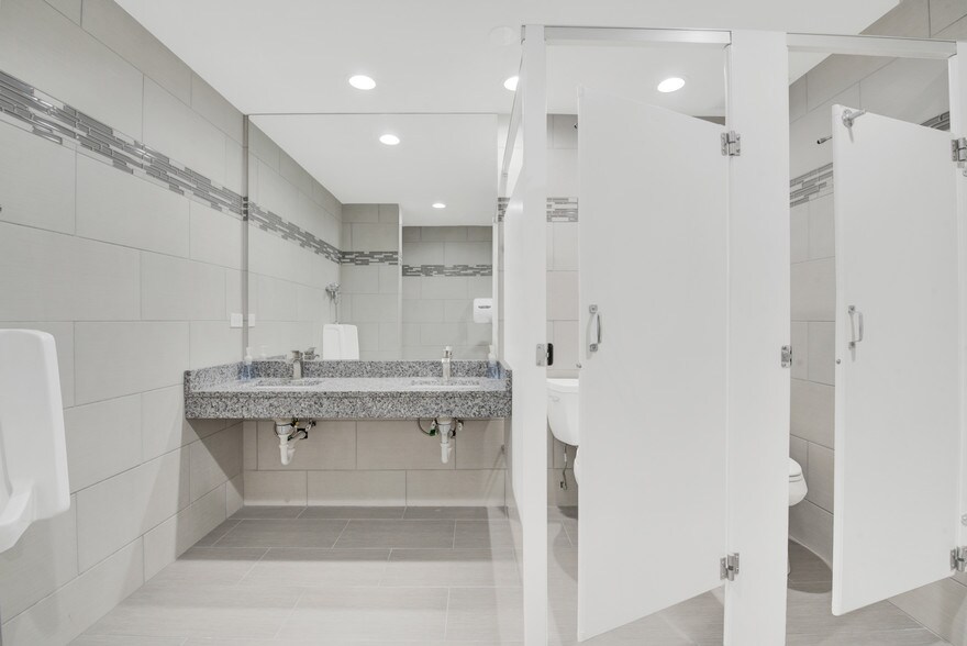 More Photos Of 999 N Main St, Glen Ellyn Office For Lease