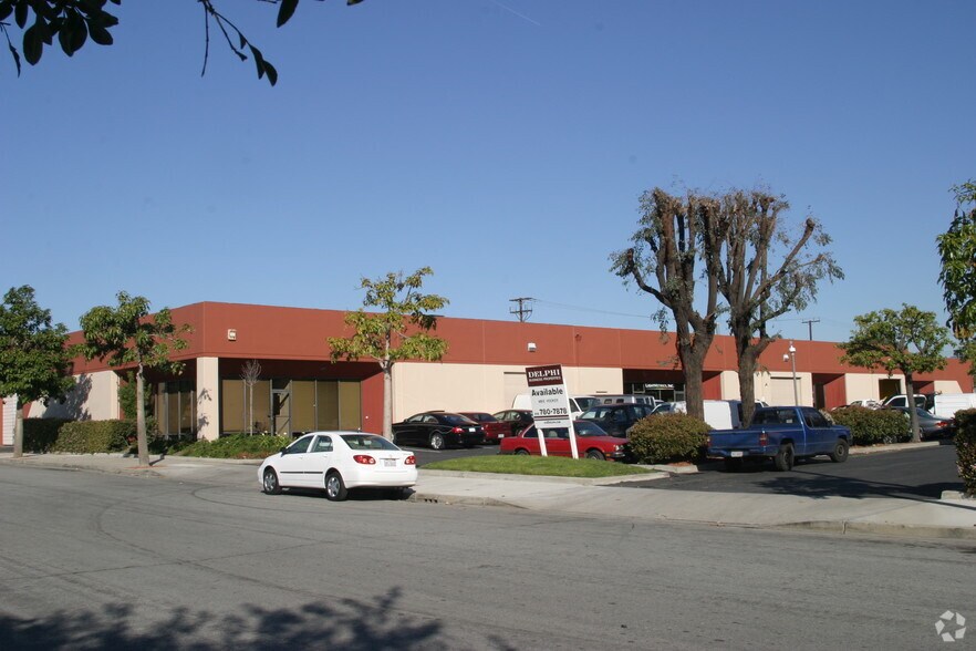 More Photos Of 2819-2829 Burton Ave, Burbank Warehouse For Lease