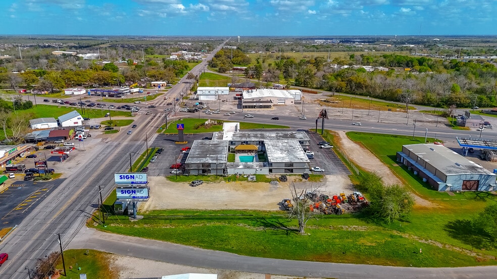 More Photos Of 110 E Highway 6, Alvin Hotel For Sale