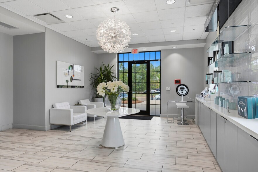 More Photos Of 160 Fountains Blvd, Madison Medical For Sale
