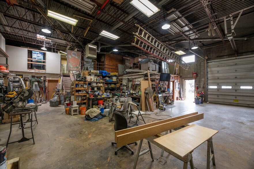 More Photos Of 5565-5571 Westerville Rd, Westerville Warehouse For Lease