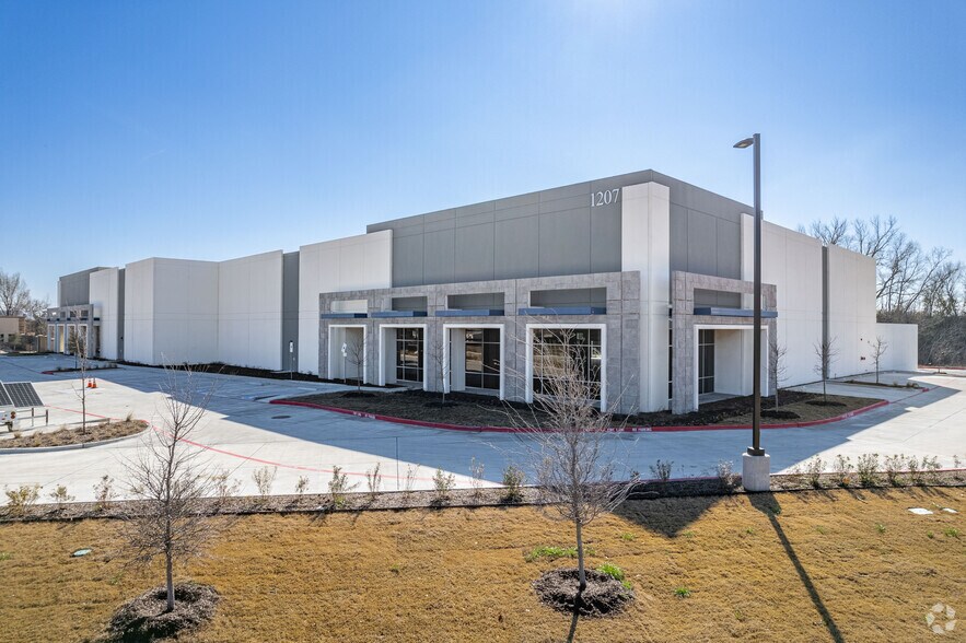 More Photos Of 1207 Farmers Rd, Grand Prairie Warehouse For Sale