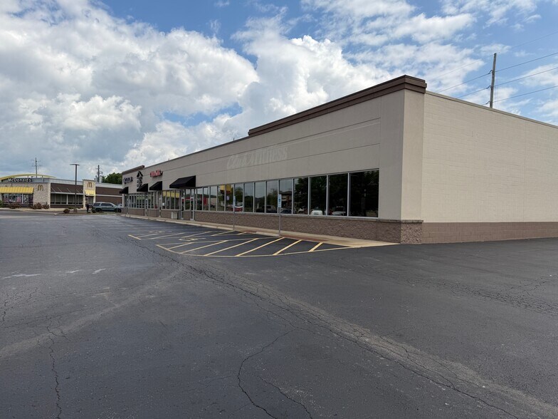 More Photos Of 1126-1144 Vaughn Rd, Wood River Unknown For Lease