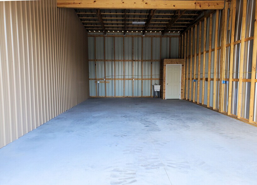 More Photos Of 532 N Bluford Ave, Ocoee Warehouse For Lease