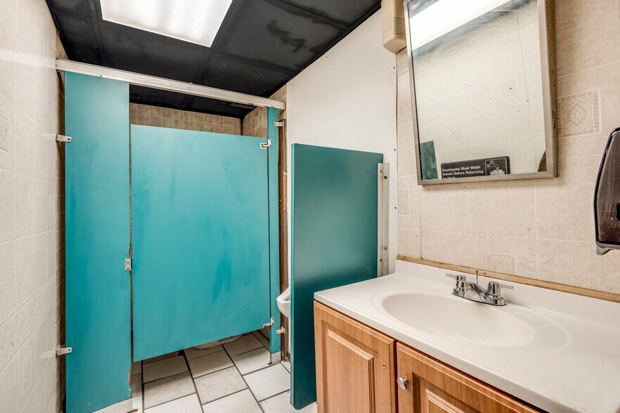 More Photos Of 1623 W 15th St, Panama City Bar For Sale