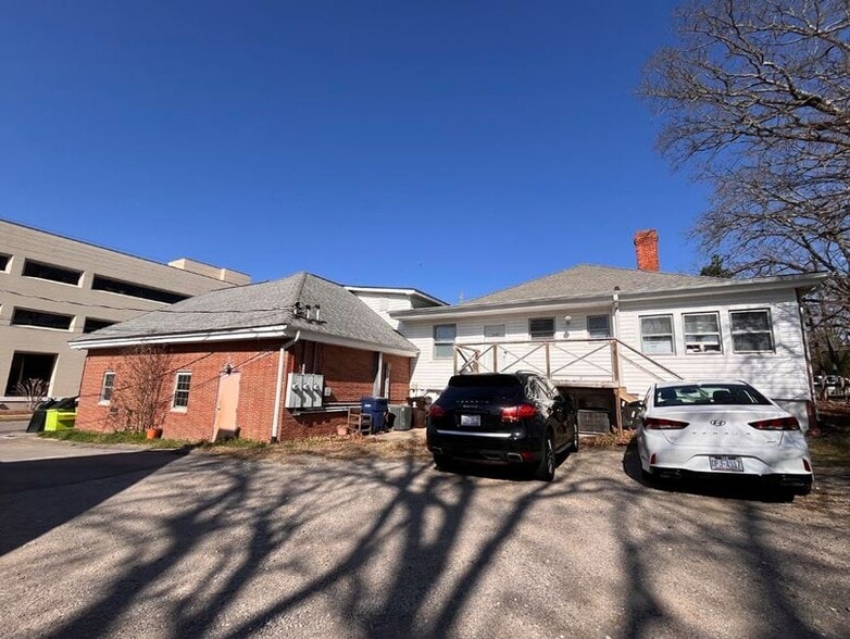 More Photos Of 409 Carthage St, Sanford Medical For Sale