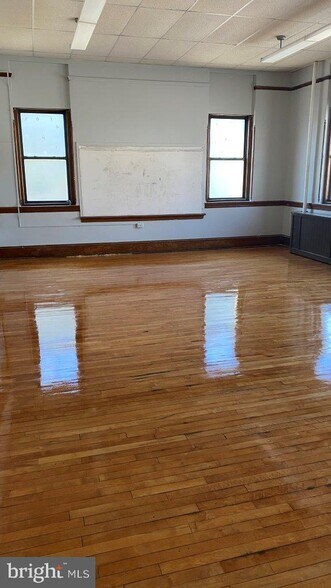 More Photos Of 6649 Tulip St, Philadelphia Schools For Lease