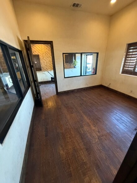 More Photos Of 2801 E Main St, Grand Prairie Manufacturing For Lease