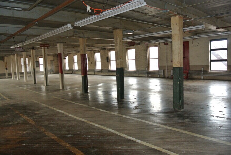 More Photos Of 37 Greenwoods Rd, New Hartford Manufacturing For Lease