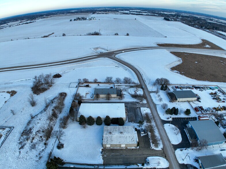 More Photos Of 808 Hicks Dr, Elburn Industrial For Sale