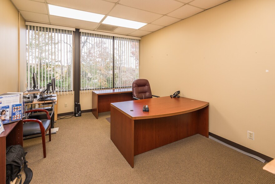 More Photos Of 1423 Randy Ln, Jefferson City Office For Sale