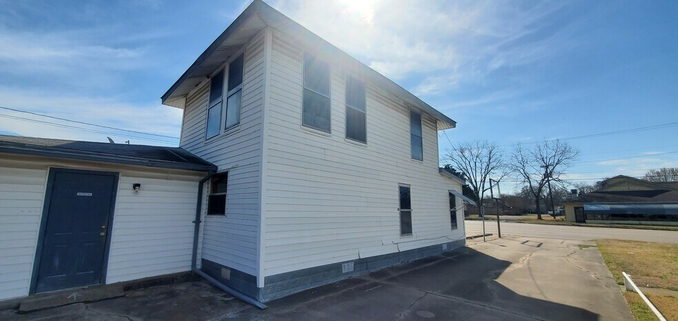 More Photos Of 815 E Milam St, Mexia Medical For Sale