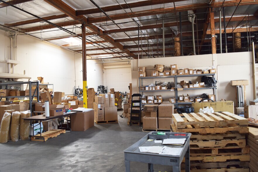 More Photos Of 1683 Sierra Madre Cir, Placentia Warehouse For Lease