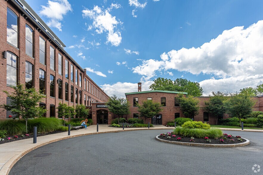 More Photos Of 480 Pleasant St, Watertown Office For Lease