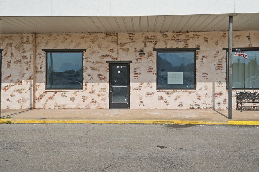 More Photos Of 605 S Green Ave, Purcell Freestanding For Sale