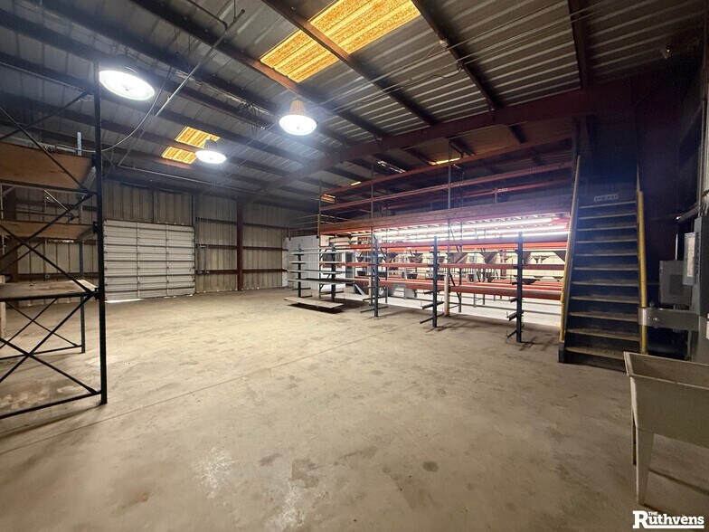 More Photos Of 4310 Sandyway Ln, Lakeland Warehouse For Lease