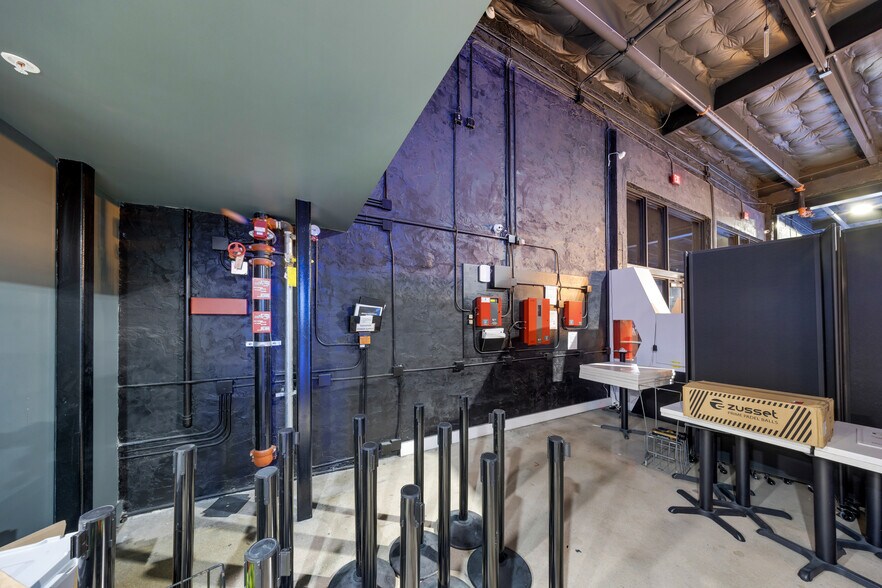 More Photos Of 1360 NW 88th Ave, Doral Bar For Sale