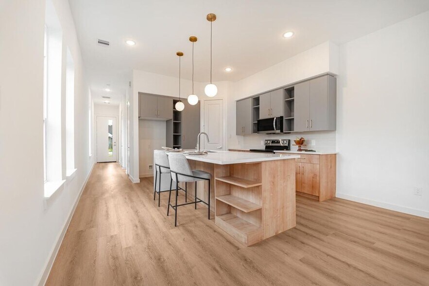 More Photos Of 7118 Eastwood st, Houston Multifamily For Sale