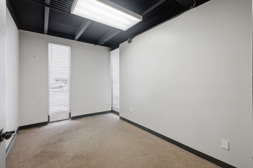 More Photos Of 2110 Mannix Dr, San Antonio Light Distribution For Sale