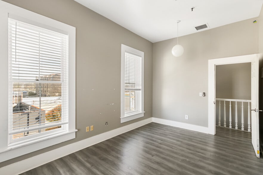 More Photos Of 1111-1123 D St, Sacramento Specialty For Sale