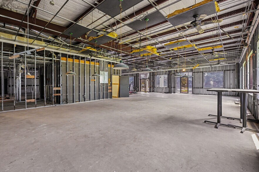 More Photos Of 470 This Way St, Lake Jackson General Retail For Lease