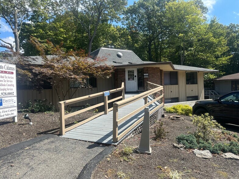 Primary Photo Of 640 Belle Terre Rd, Port Jefferson Medical For Lease