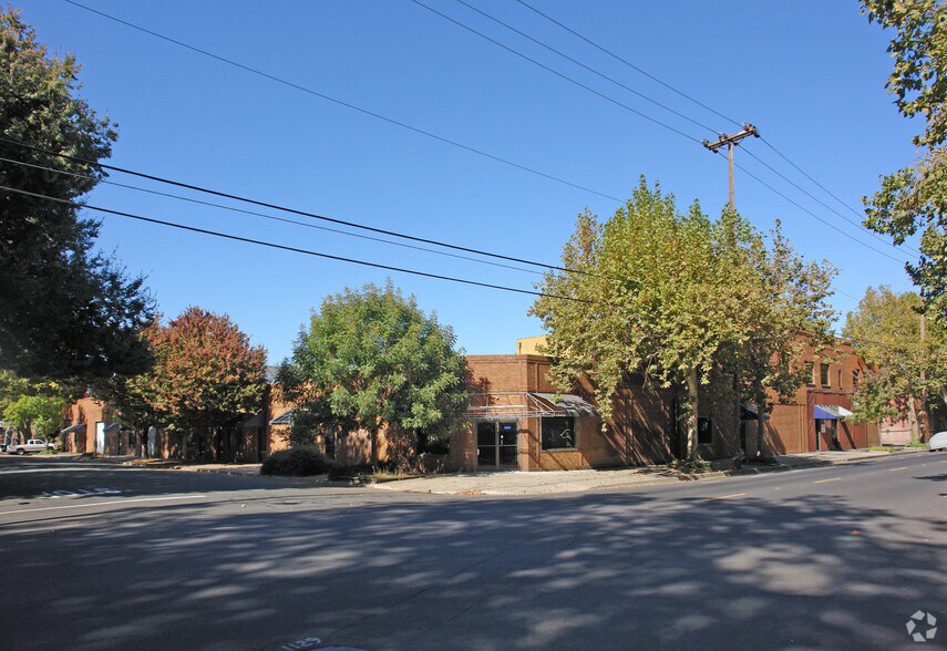 More Photos Of 320-350 Alhambra Blvd, Sacramento Warehouse For Lease
