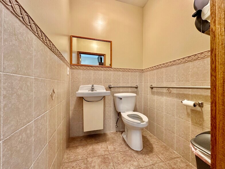 More Photos Of 3005 31st Ave, Astoria Medical For Lease